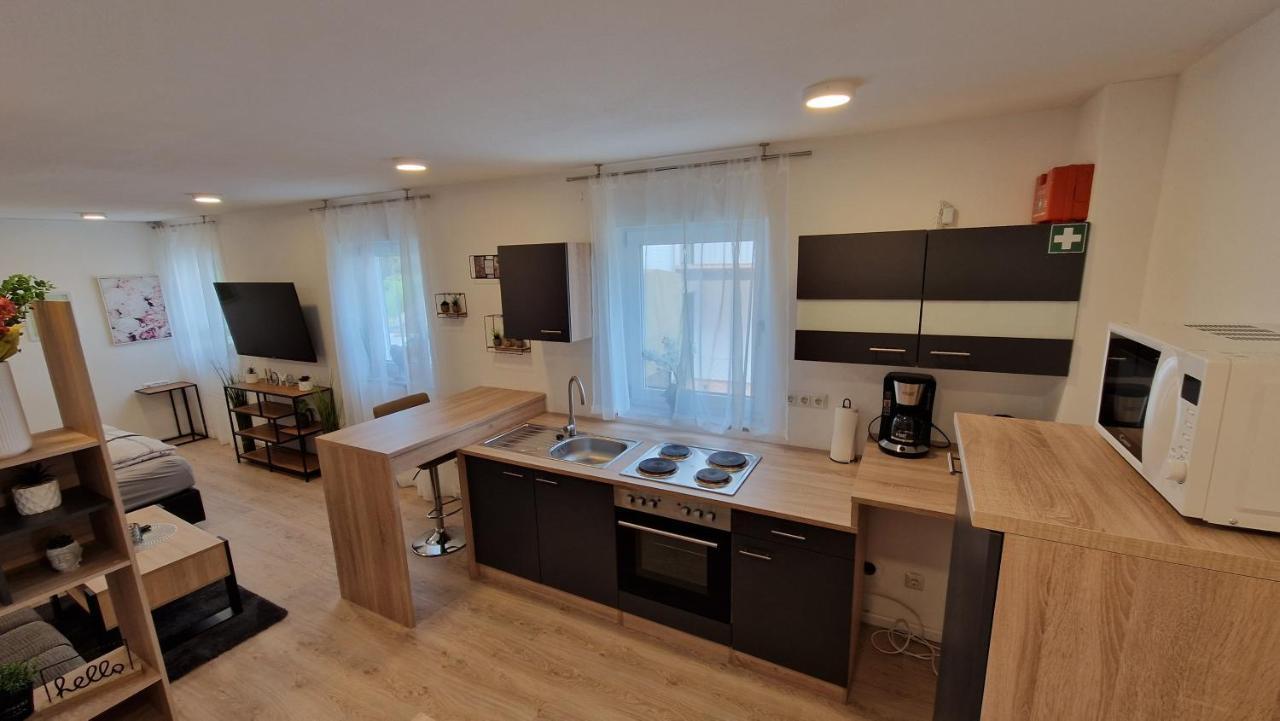 Appartment-Ferienwohnug mit Küche, Bad, kostenlos WLAN und Stellplatz, Modern eingerichtet Roding Exterior foto
