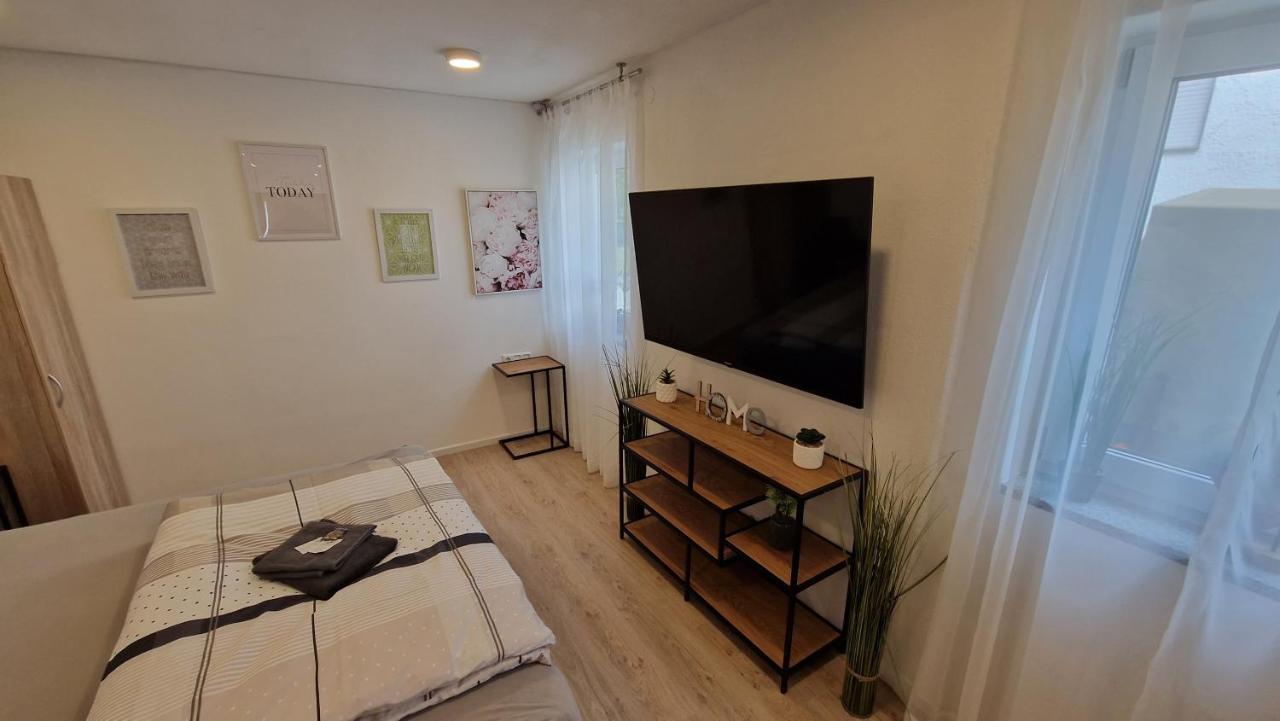 Appartment-Ferienwohnug mit Küche, Bad, kostenlos WLAN und Stellplatz, Modern eingerichtet Roding Exterior foto