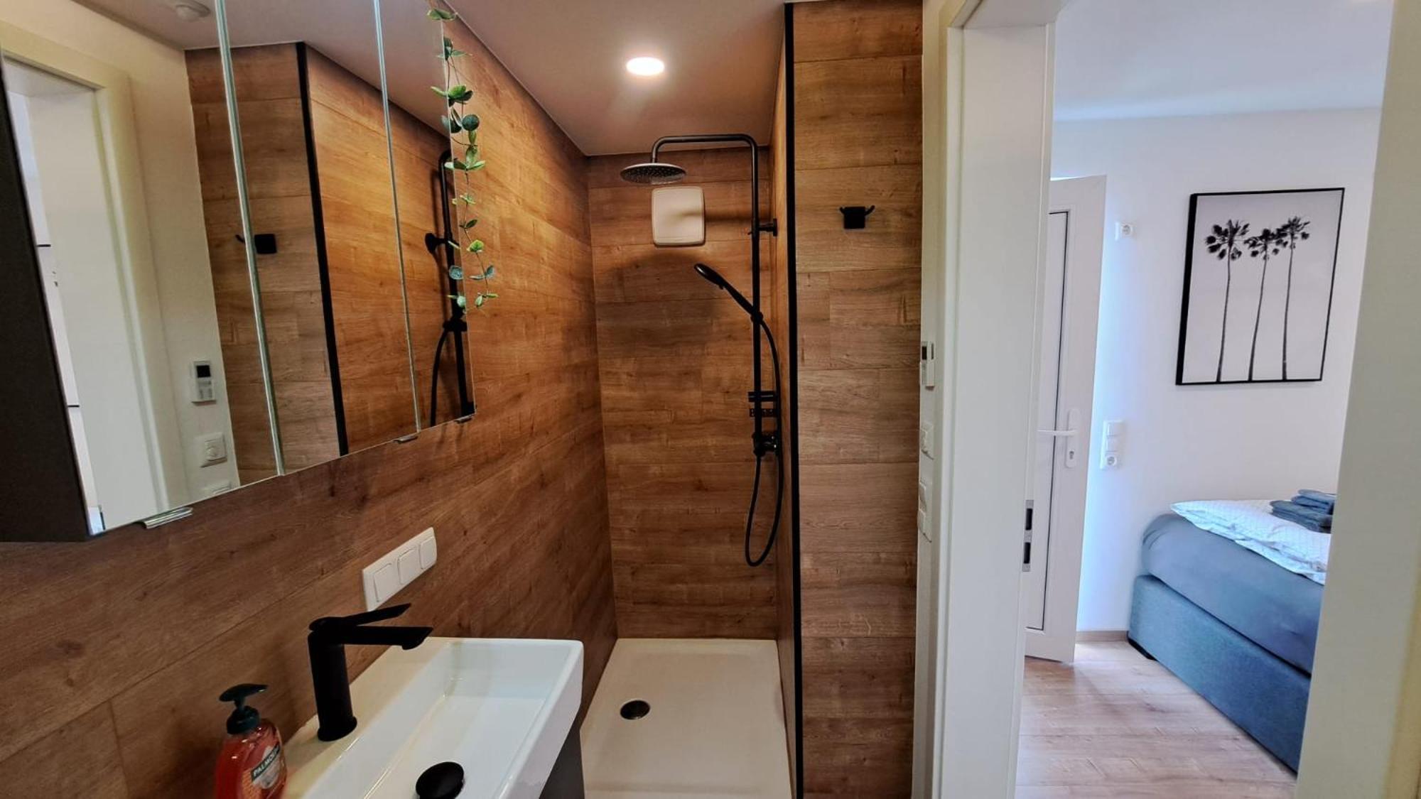 Appartment-Ferienwohnug mit Küche, Bad, kostenlos WLAN und Stellplatz, Modern eingerichtet Roding Exterior foto