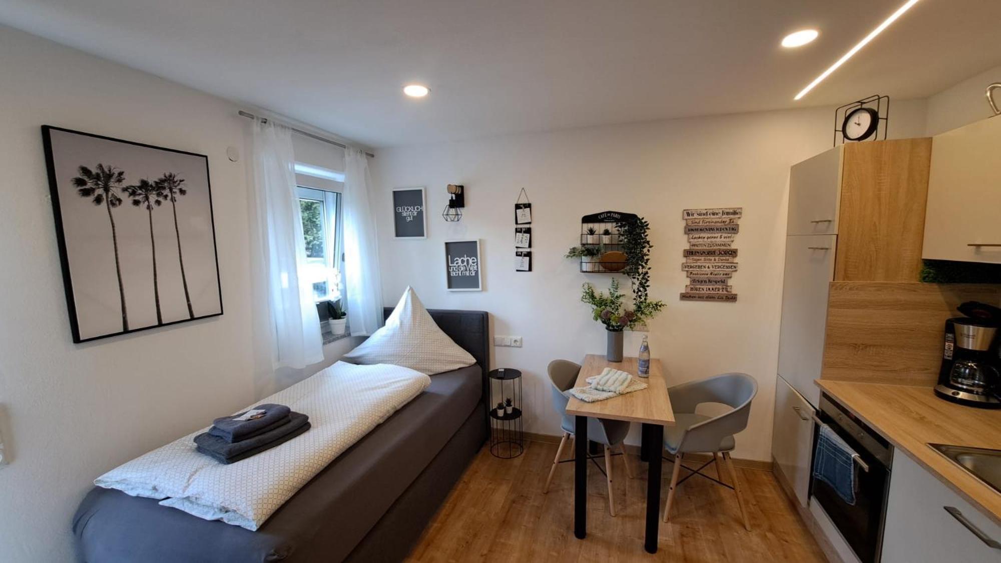 Appartment-Ferienwohnug mit Küche, Bad, kostenlos WLAN und Stellplatz, Modern eingerichtet Roding Habitación foto