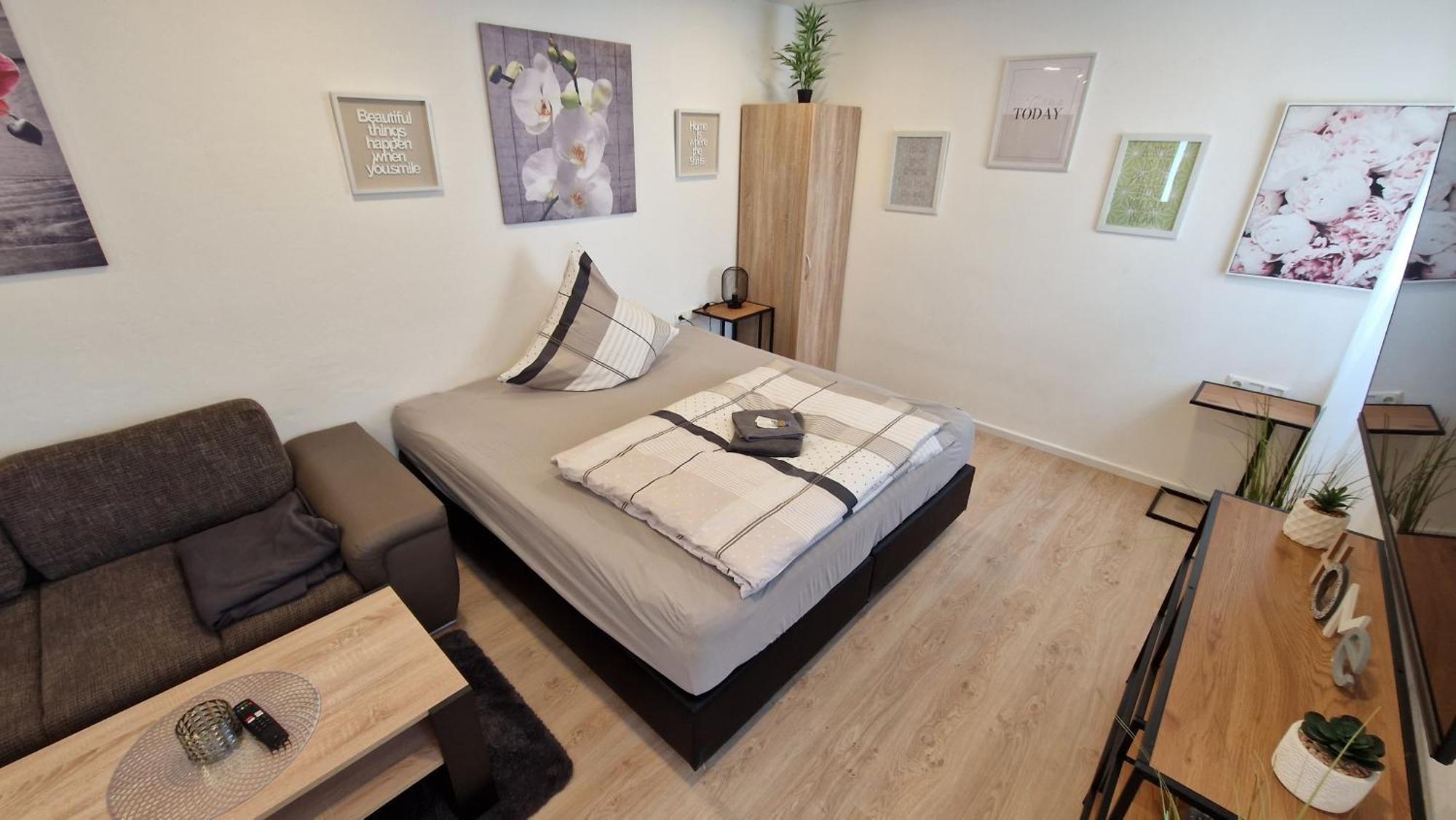 Appartment-Ferienwohnug mit Küche, Bad, kostenlos WLAN und Stellplatz, Modern eingerichtet Roding Habitación foto